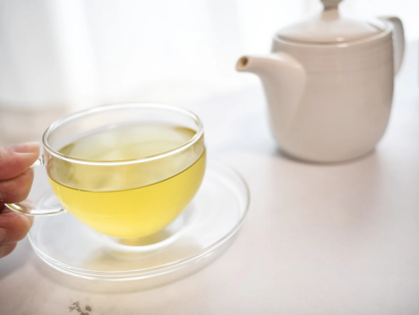 Herbata z melisy na wszechstronne działanie, warto pić ja przed snem. Herbata z melisy na wszechstronne działanie, warto pić ja przed snem.