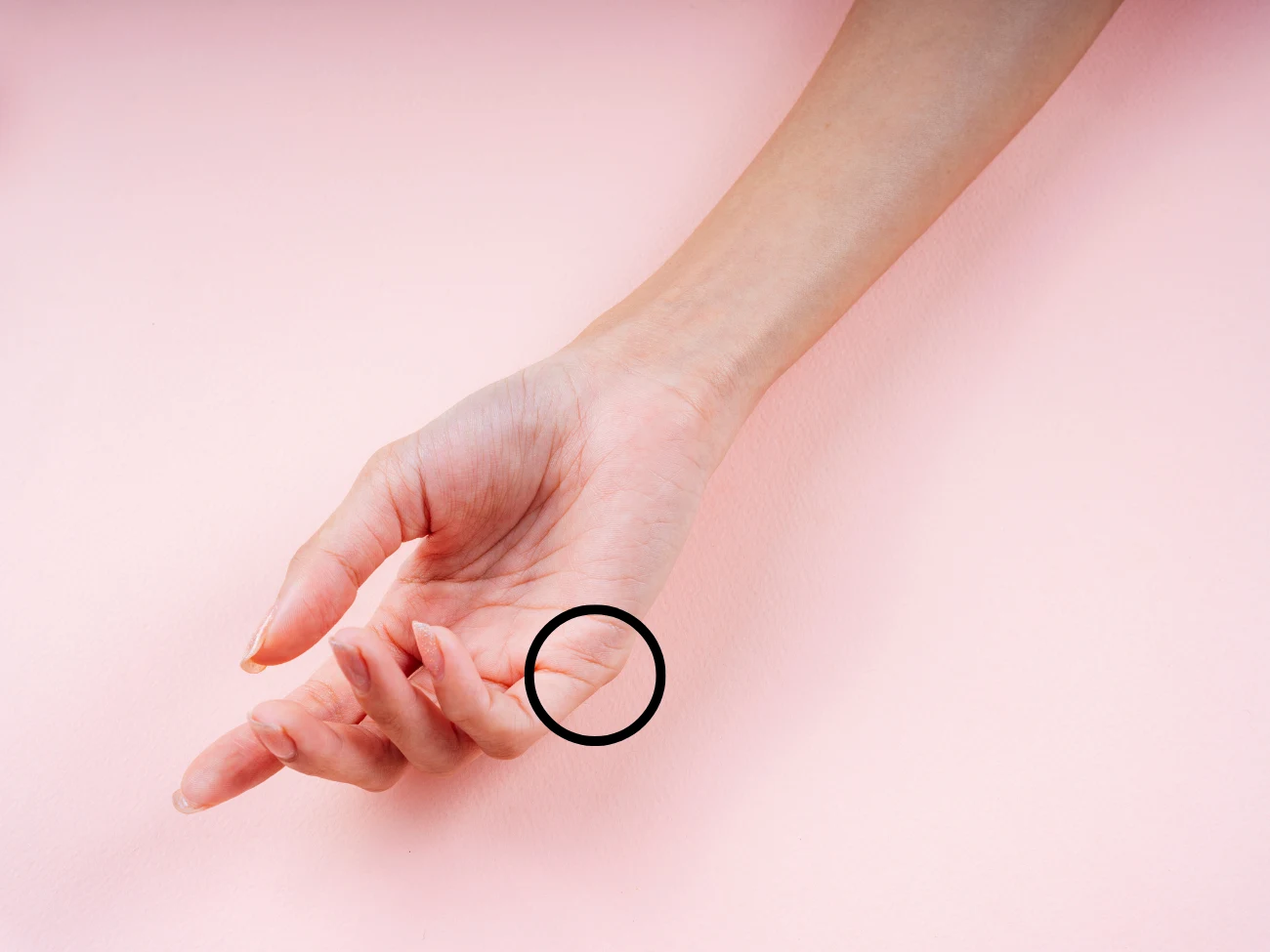 Linia dziecka znajduje się na prawej dłoni pod małym palcem. Linia dziecka znajduje się na prawej dłoni pod małym palcem.