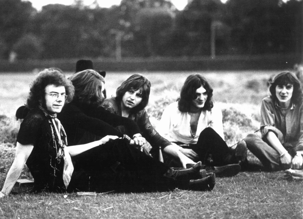 King Crimson w 1969 r. - od lewej: Robert Fripp, Michael Giles, Greg Lake, Ian McDonald i Peter Sinfield