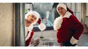 Kirył Pietruczuk i Tomasz Karolak w scenie z filmu "Listy do M. Pożegnania i powroty"