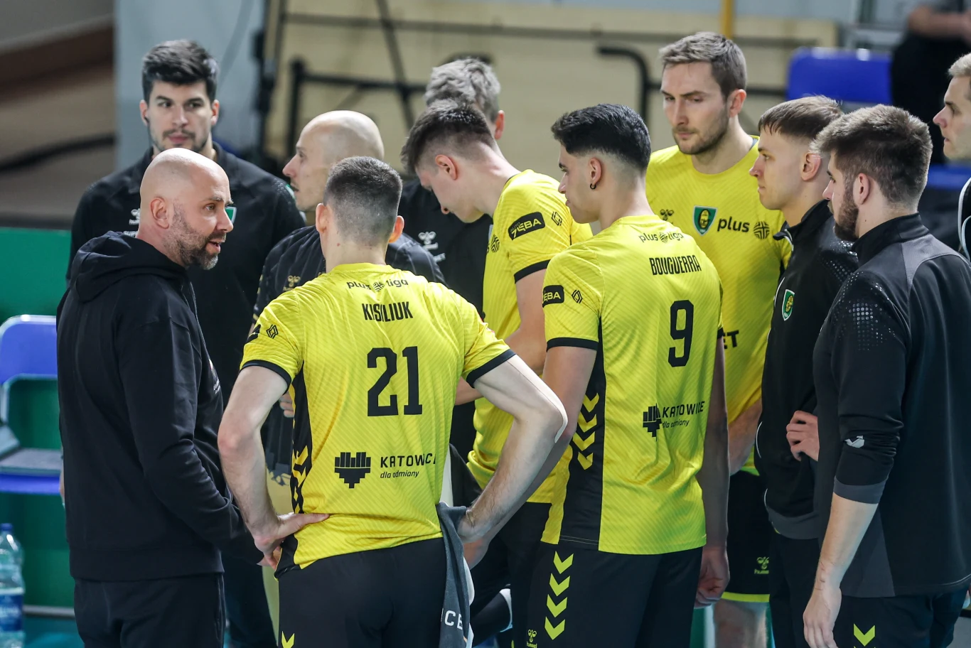 Grzegorz Słaby (pierwszy z lewej) z siatkarzami GKS-u Katowice Grzegorz Słaby (pierwszy z lewej) z siatkarzami GKS-u Katowice