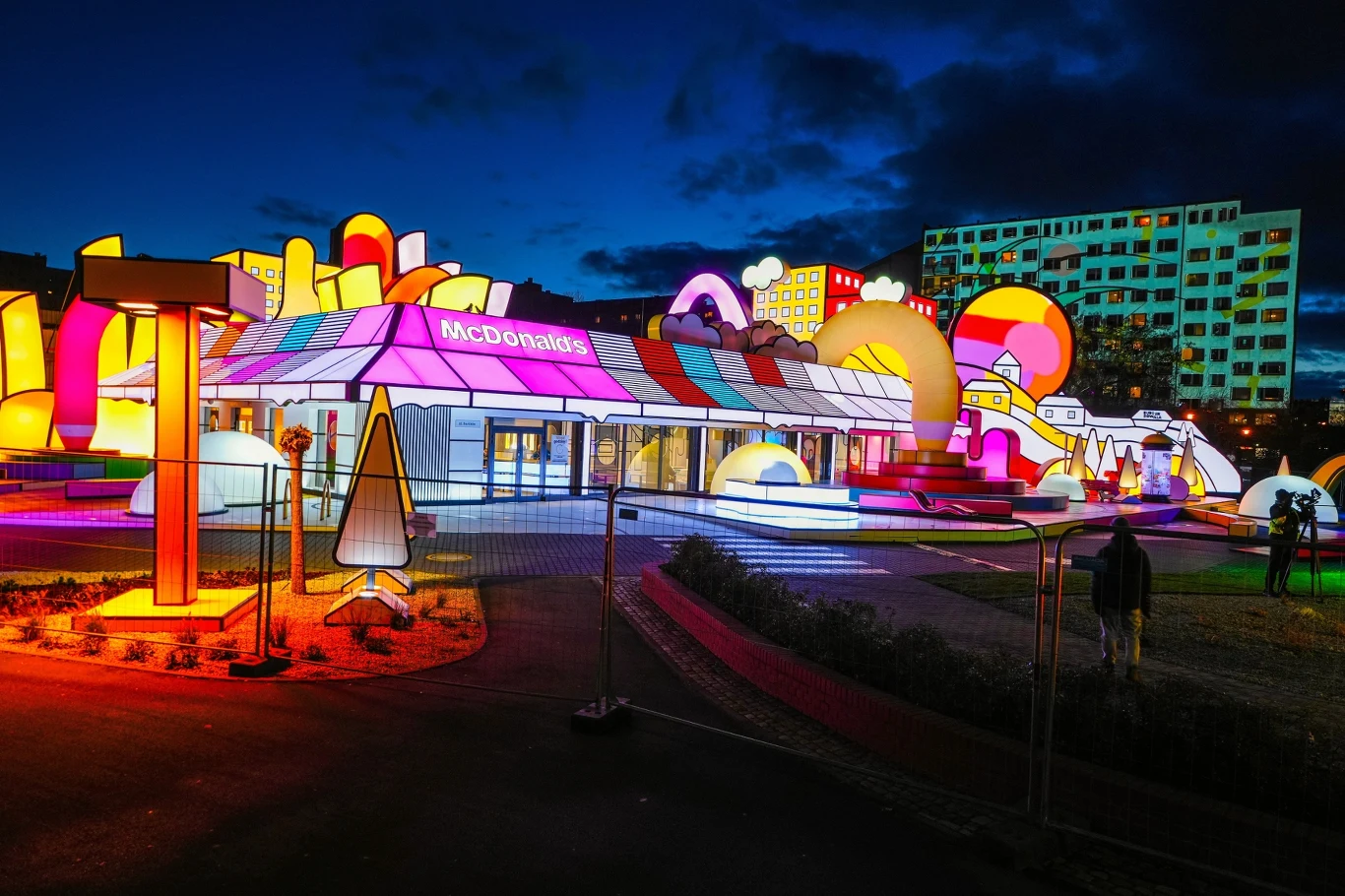 W restauracji McDonald's przy ul. Bardzkiej we Wrocławiu powstaje nowa reklama Burgera Drwala. W restauracji McDonald's przy ul. Bardzkiej we Wrocławiu powstaje nowa reklama Burgera Drwala.