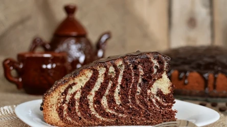 Ciasto zebra było popularne w PRL-u. 