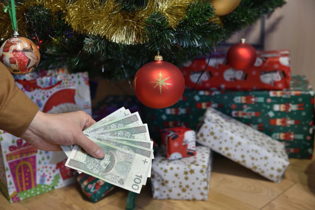 Wiadomo, ile pieniędzy Polacy wydadzą na Boże Narodzenie 2024