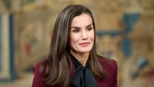 Królowa Letizia w eleganckim wydaniu. Każda bizneswoman powinna to mieć