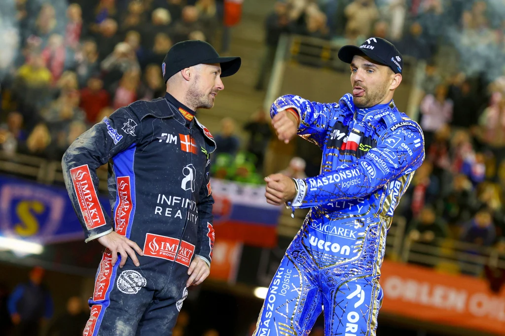 Leon Madsen i Bartosz Zmarzlik dzielą się wrażeniami z biegu w Grand Prix. Leon Madsen i Bartosz Zmarzlik dzielą się wrażeniami z biegu w Grand Prix.
