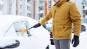 Najlepsze skrobaczki do szyb. Pokonają największy mróz