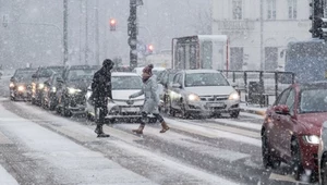 Potężna śnieżyca zbliża się do Polski. IMGW alarmuje: zawieje i zamiecie śnieżne