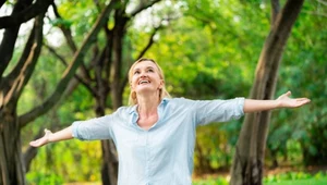 Trudny czas dla wielu kobiet. Sposoby radzenia sobie z objawami menopauzy