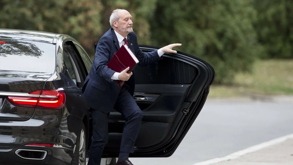 Członkowie podkomisji smoleńskiej Antoniego Macierewicza 20-krotnie okrążyli Ziemię (zdj. ilustracyjne)