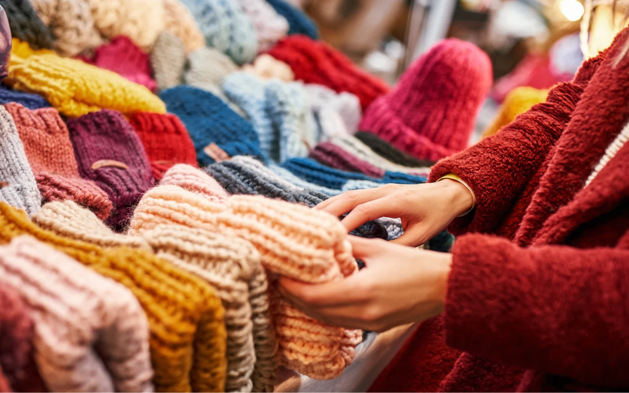 Kolorowe czapki na zimę. Jaki model wybrać?