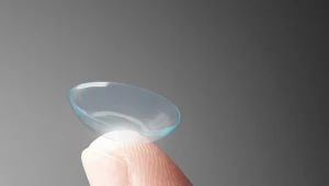 Soczewki kontaktowe to obecnie jedno z najwygodniejszych i najnowocześniejszych rozwiązań korekcji wzroku