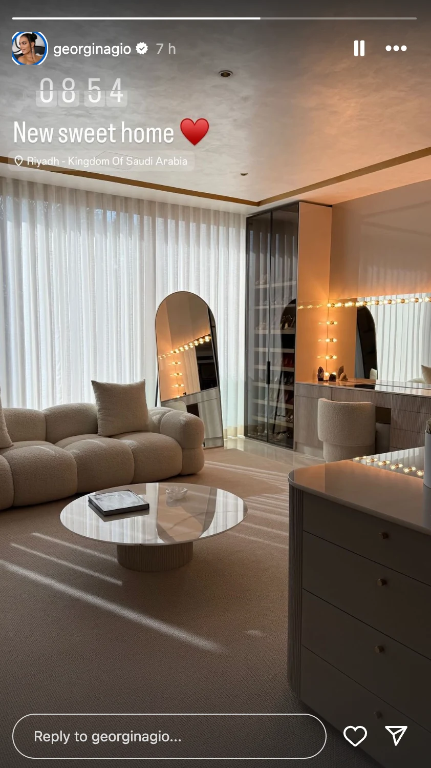 Georgina pokazała nowy dom jej rodziny w Rijadzie