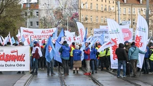 Uczestnicy protestu w obronie miejsc pracy w Zakładach Chemicznych "Police" (zdj. z 20.11.2024 r.)