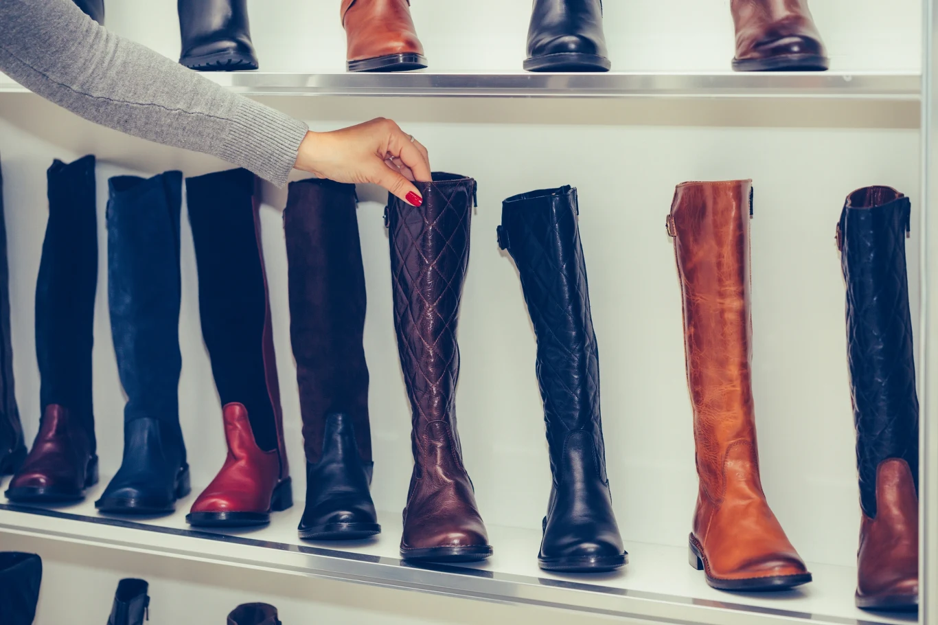 Jakie kozaki są modne w tym sezonie? Okazuje się, że modele w odcieniu karmelowym to prawdziwy hit. Jakie kozaki są modne w tym sezonie? Okazuje się, że modele w odcieniu karmelowym to prawdziwy hit.