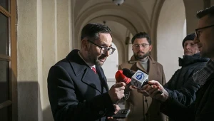 Europoseł PiS, były prezes Orlenu Daniel Obajtek przed siedzibą Najwyższej Izby Kontroli w Warszawie