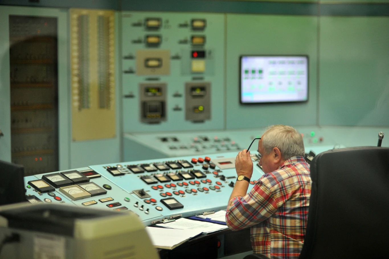 Sterownia reaktora wchodzi w skład dużego kompleksu. Obok budynku reaktora są też budynki badawcze, stacje pomp i inne. Sterownia reaktora wchodzi w skład dużego kompleksu. Obok budynku reaktora są też budynki badawcze, stacje pomp i inne.