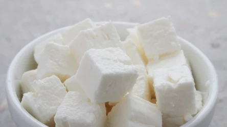 Domowe słodkie pianki robi się w 10 minut. Nie mają ani grama cukru. 