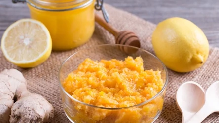 Imbirowo-miodowa pasta z cytryną świetnie pasuje do zimowej herbaty 