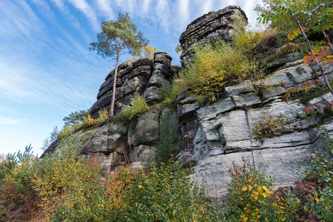 Szwajcaria Lwówecka to miejsce idealne na listopadową wycieczkę. Czaruje widokami i klimatem. 