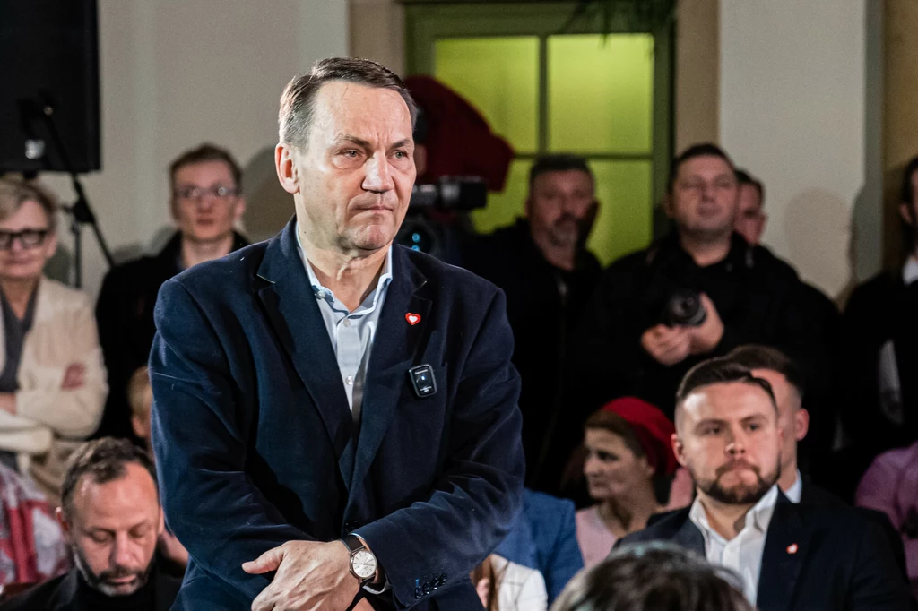 Rosja uderzyła w Ukrainę nowym rodzajem broni. Radosław Sikorski komentuje 