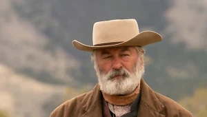 Alec Baldwin w scenie z filmu "Rust"