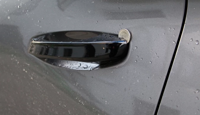 Na monetę też można ukraść auto. Na czym polega ta metoda złodziei?