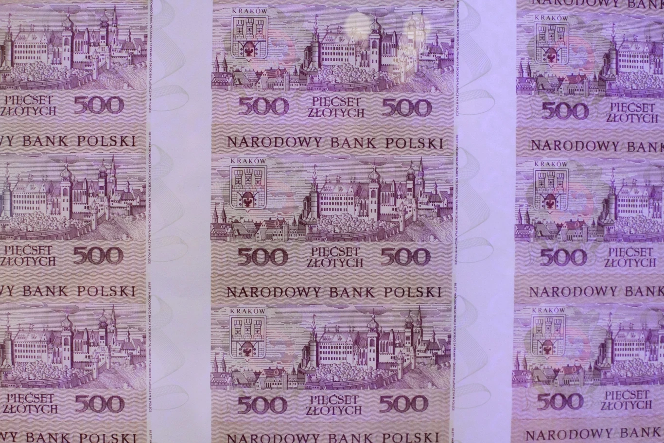 Banknoty z polskimi miastami o kryptonimie E-71 z lat 70. Wyprodukowane na wypadek wojny i zniszczenia Polskiej Wytwórni Papierów Wartościowych Banknoty z polskimi miastami o kryptonimie E-71 z lat 70. Wyprodukowane na wypadek wojny i zniszczenia Polskiej Wytwórni Papierów Wartościowych