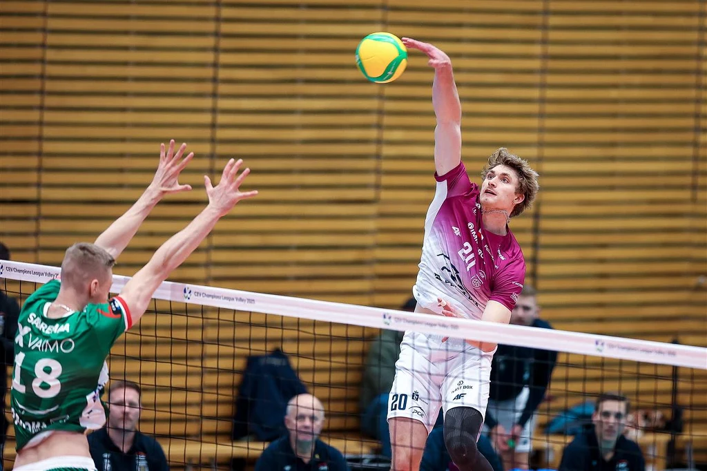 Atakuje Linus Weber z PGE Projektu Warszawa Atakuje Linus Weber z PGE Projektu Warszawa