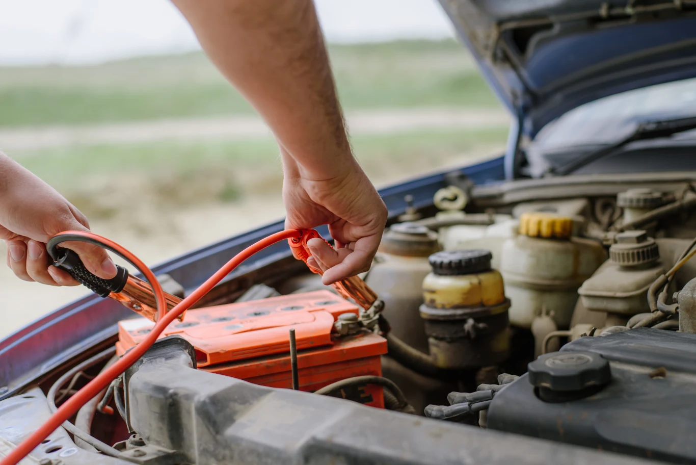 Czy można ładować akumulator bez odłączania klem? Na to trzeba zwrócić uwagę. Czy można ładować akumulator bez odłączania klem? Na to trzeba zwrócić uwagę.