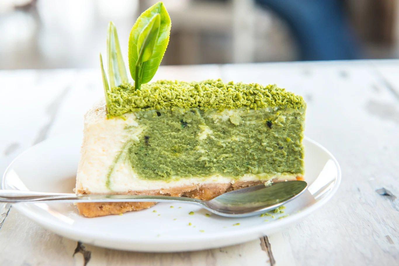 Sernik pistacjowy to doskonała propozycja na każdą okazję