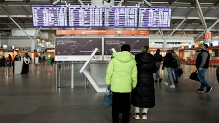 Na Lotnisku Chopina seniorzy nie muszą stać w kolejkach. To spore udogodnienie. 