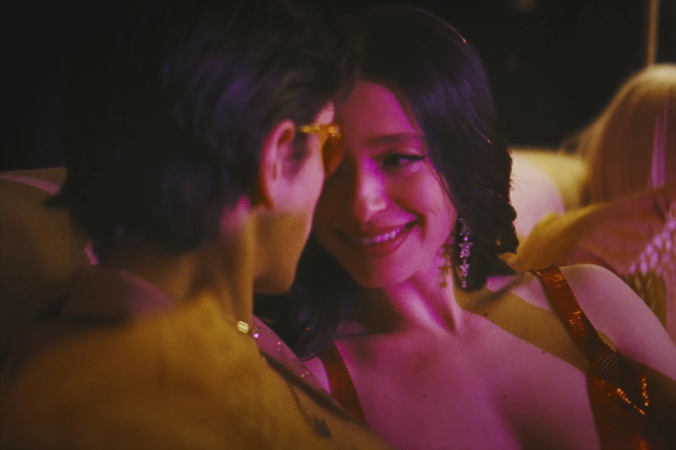 Mark Eydelshteyn i Mikey Madison w filmie "Anora"