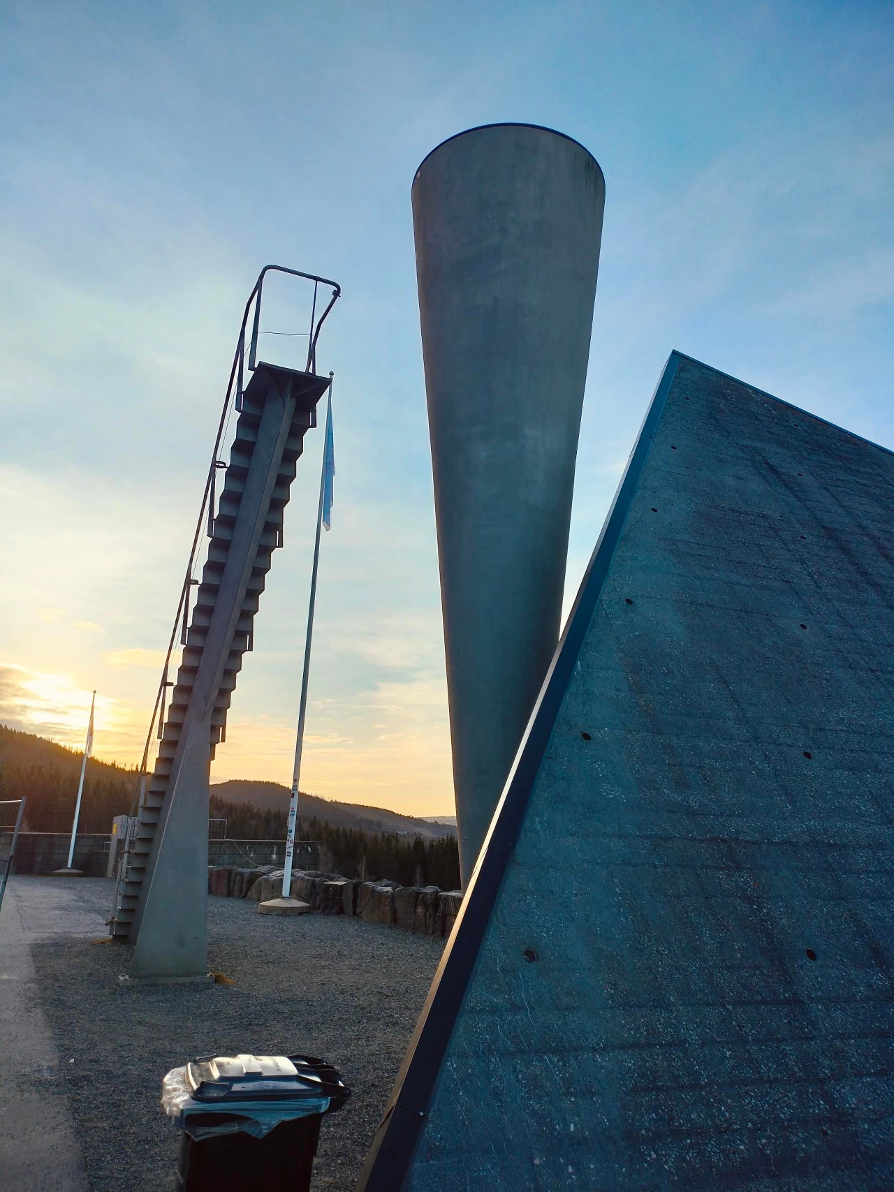 Znicz olimpijski na skoczni w Lillehammer