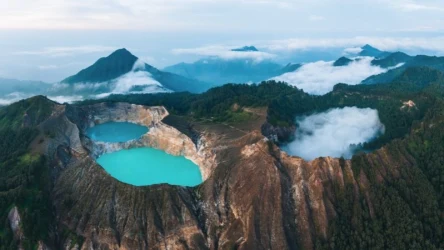 Kelimutu - wulkan na indonezyjskiej wyspie Flores