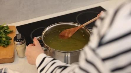 Co zrobić, by pozbyć się nadmiaru soli z rosołu?