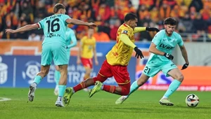 Lamine Diaby-Fadiga (w środku) nie miał łatwej przeprawy z defensorami Śląska Wrocław