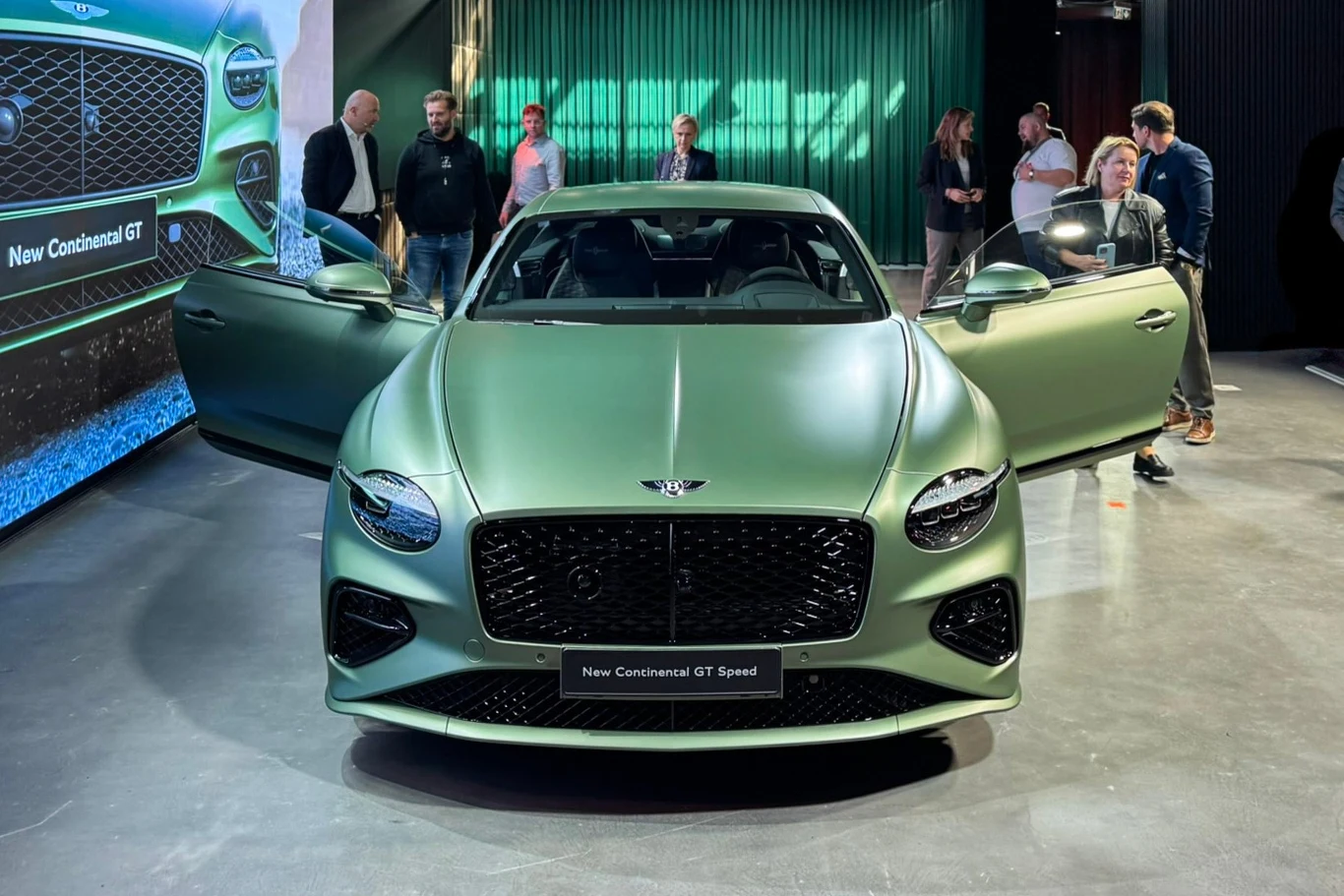 Polacy praktycznie nie kupują bazowej wersji Bentleya. Zawsze dokładają nawet po kilkaset tysięcy złotych w opcjonalnym wyposażeniu.