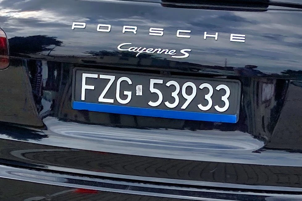 Ta tablica nijak nie spełnia obecnych wymogów prawa