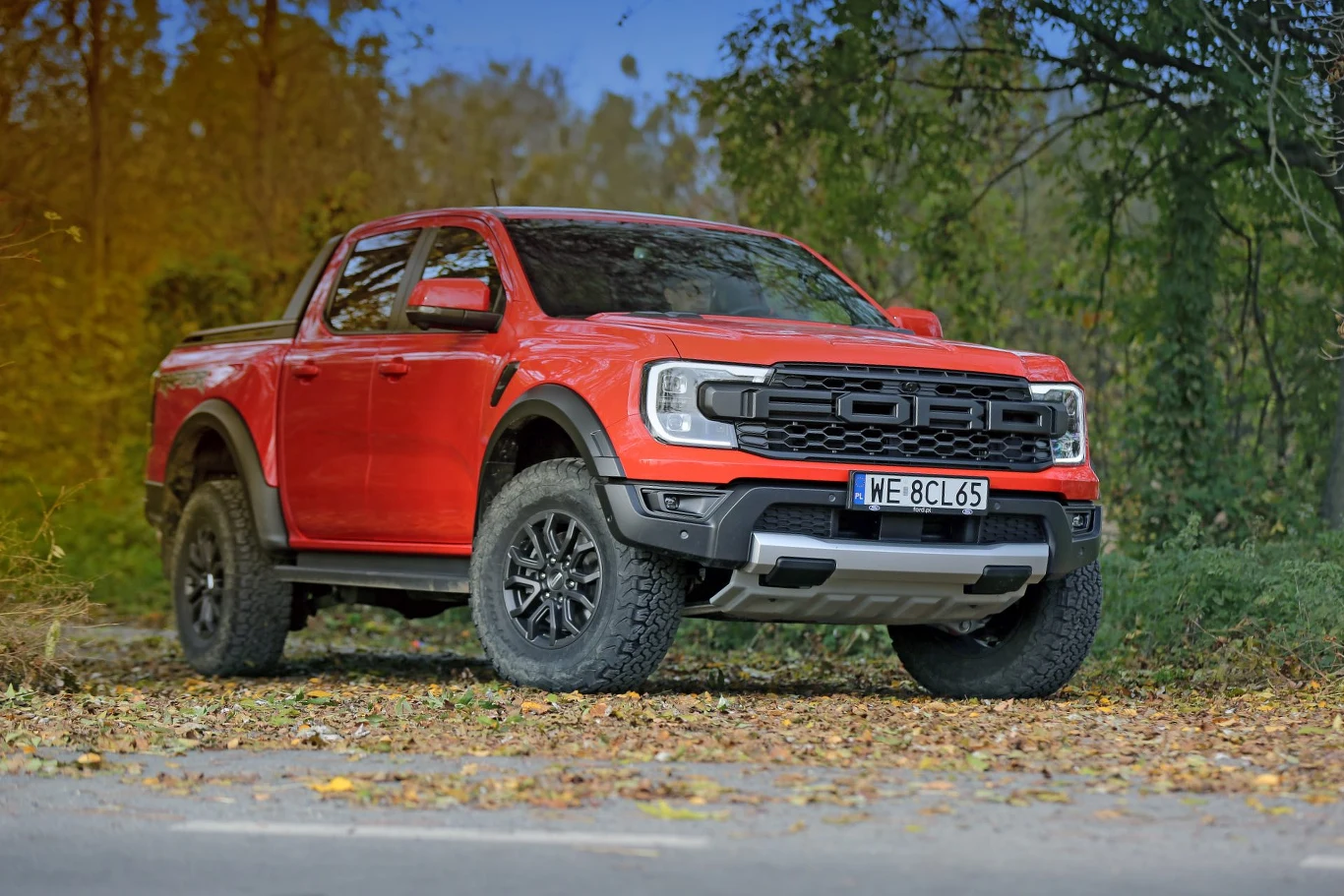 Wielki napis Ford i reflektory, które upodabniają go do większego kuzyna zza Oceanu, czyli modelu F-150. Wielki napis Ford i reflektory, które upodabniają go do większego kuzyna zza Oceanu, czyli modelu F-150.