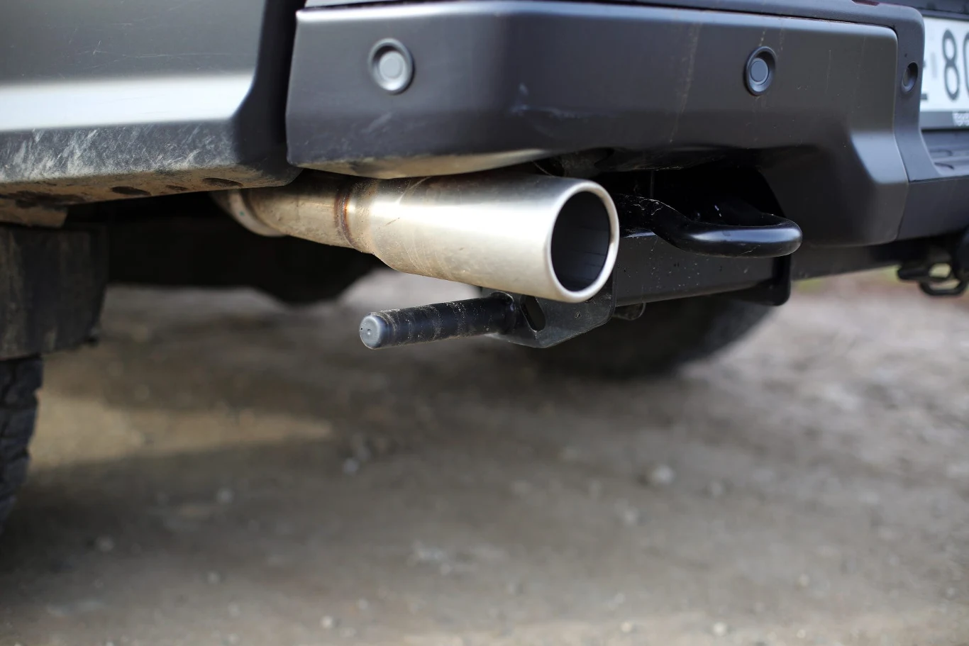 Osłony rur wydechowych to tylko jeden z kilku przykładów zabezpieczenia Raptora przed obrażeniami w czasie jazdy terenowej Osłony rur wydechowych to tylko jeden z kilku przykładów zabezpieczenia Raptora przed obrażeniami w czasie jazdy terenowej