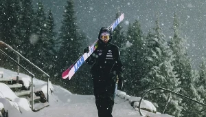 Tak Paweł Wąsek chrobił kombinezon, by nie zmókł za bardzo