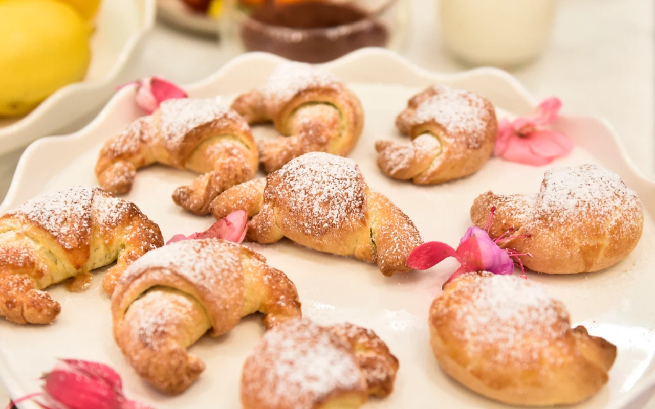 Rogaliki ze śliwkami