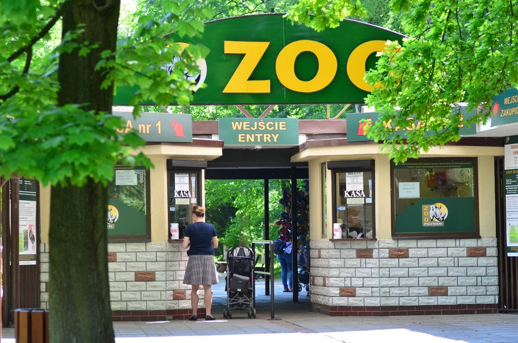 Wejście do poznańskiego Zoo