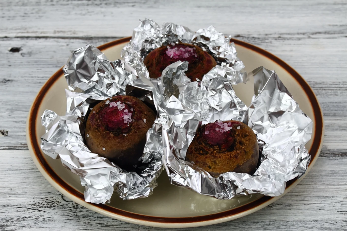 Buraki w wersji pieczonej to smaczna i zdrowa przekąska Buraki w wersji pieczonej to smaczna i zdrowa przekąska