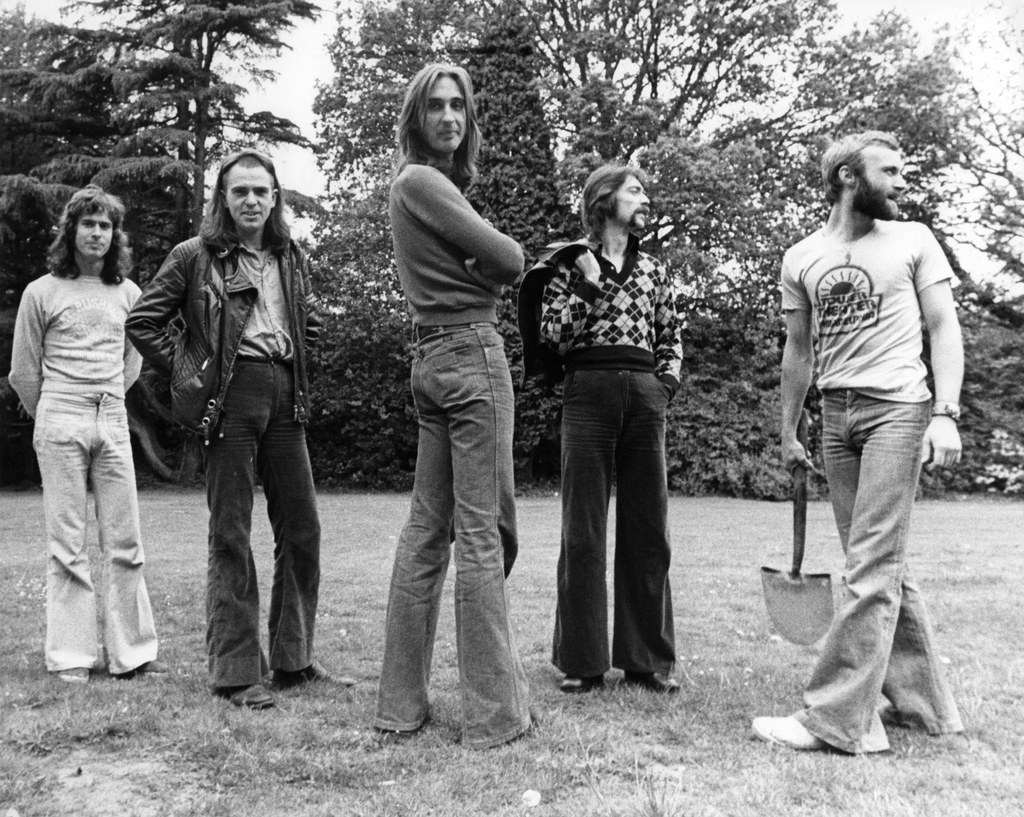 Genesis w 1974 r. - od lewej: Tony Banks, Peter Gabriel, Mike Rutherford, Steve Hackett i Phil Collins