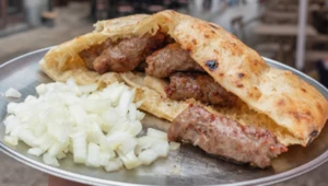 Ćevap buduje, brak ćevapa rujnuje. O bośniackiej kuchni, osmańskich wpływach i... Skłodowskiej-Curie