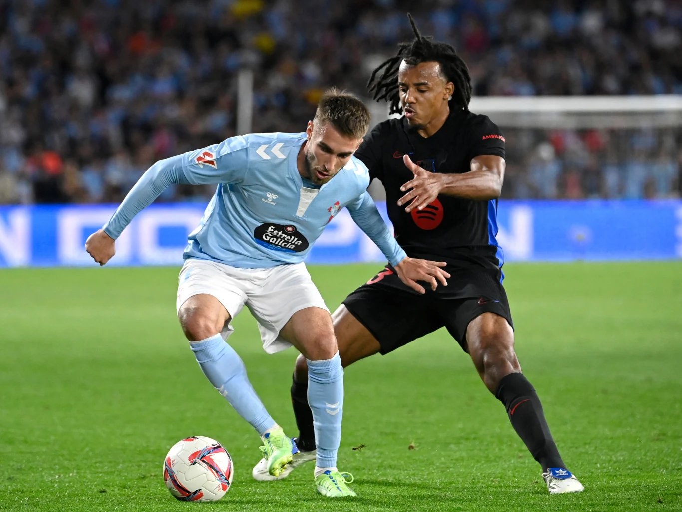 Oscar Mingueza vs Jules Kounde