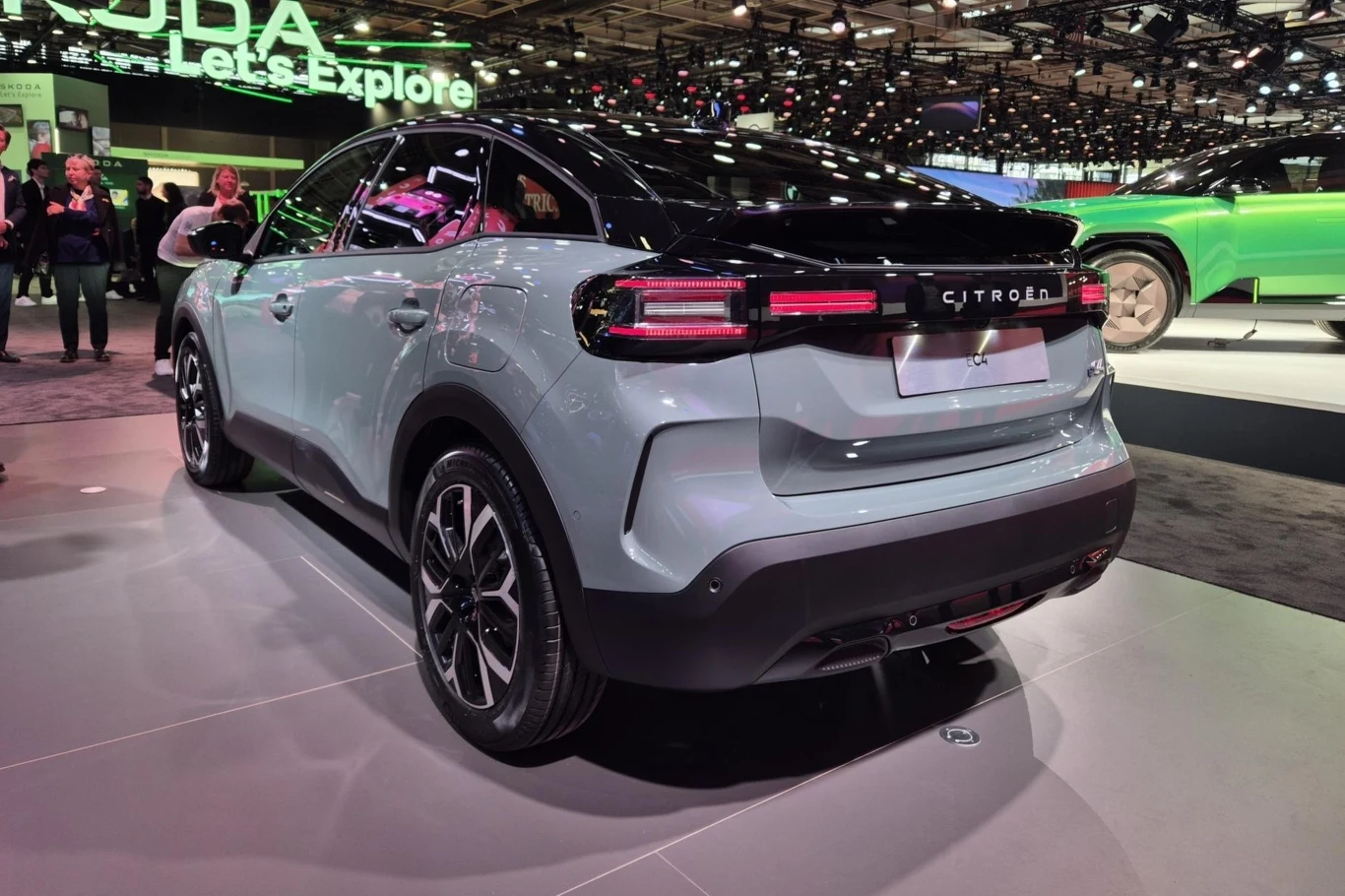 Zarówno odmiany spalinowe, jak i elektryczne, dostępne są w takich samych czterech wersjach wyposażenia. Zarówno odmiany spalinowe, jak i elektryczne, dostępne są w takich samych czterech wersjach wyposażenia.