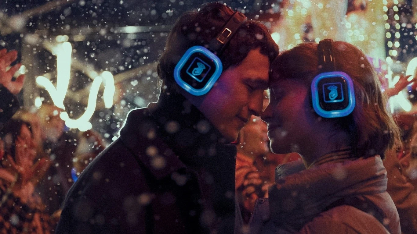 Ignacy Liss i Matylda Giegżno w scenie z filmu "Światłoczuła" Ignacy Liss i Matylda Giegżno w scenie z filmu "Światłoczuła"